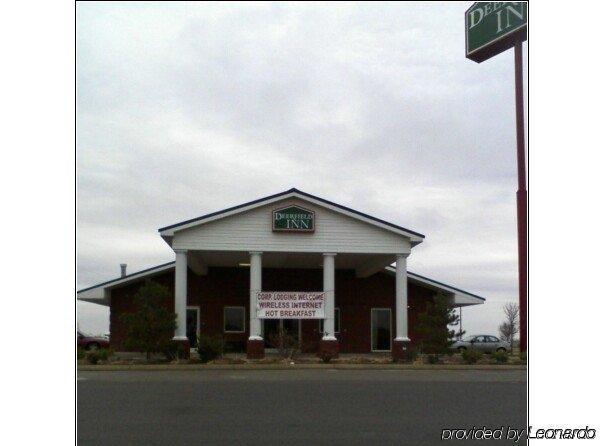 Deerfield Inn And Suites Steele Exterior photo